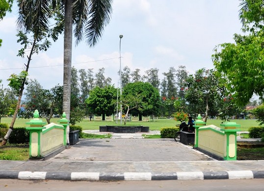 Panorama Objek Wisata AlunAlun Wates di Kulon Progo
