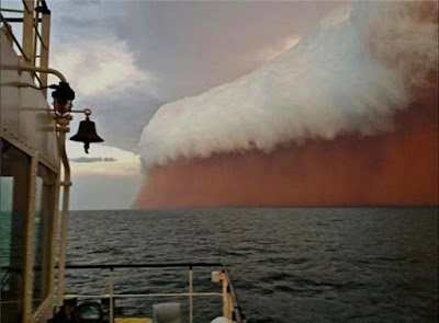 Badai ini terjadi di atas laut di Australia