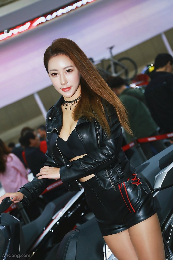 Kim Tae Hee&#39;s beauty at the Seoul Motor Show 2017 (230 photos) photo 7-1