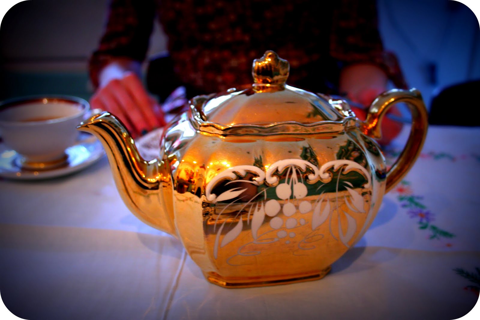 Fancy Vintage Gold Sadler teapot and Buckingham Palace Bone China