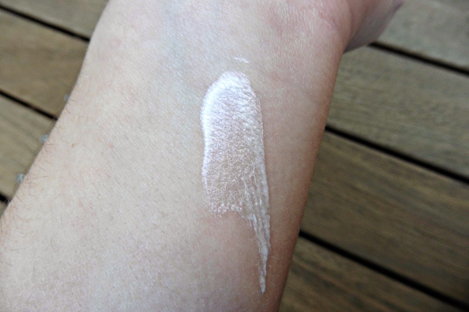 Isobel Looker Product Review MAC Strobe Cream