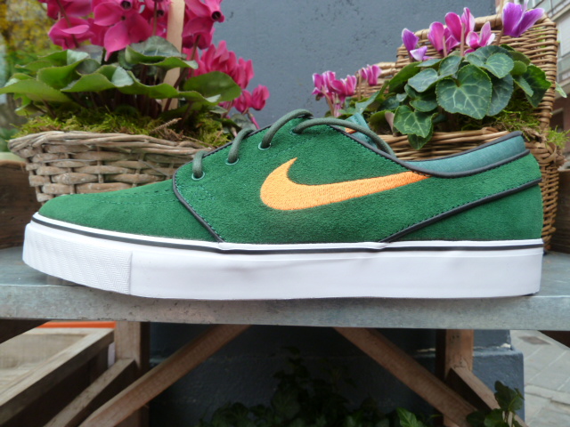 nike janoski orange