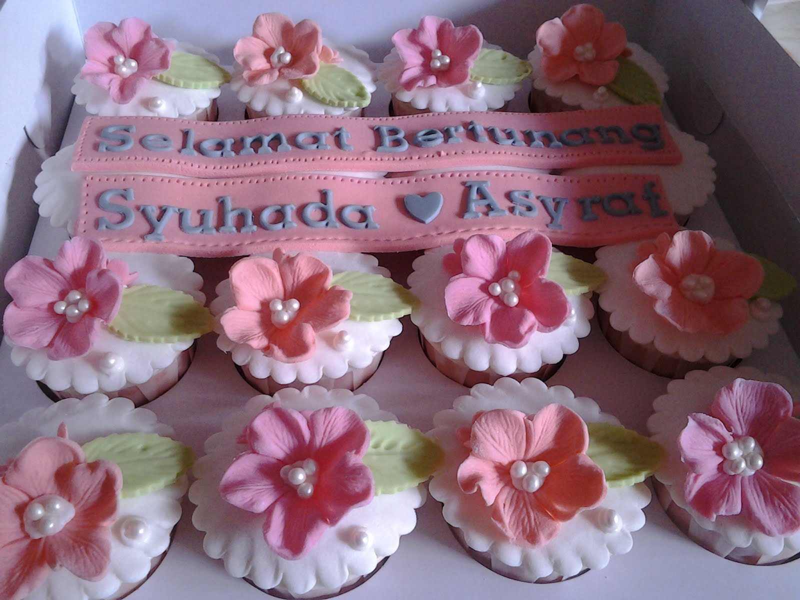 Homemade sweet treats.... Hantaran cupcakes
