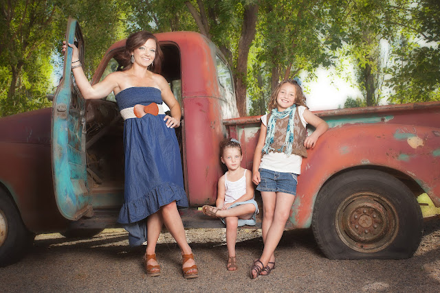 Fun family photographer with the vintage truck.