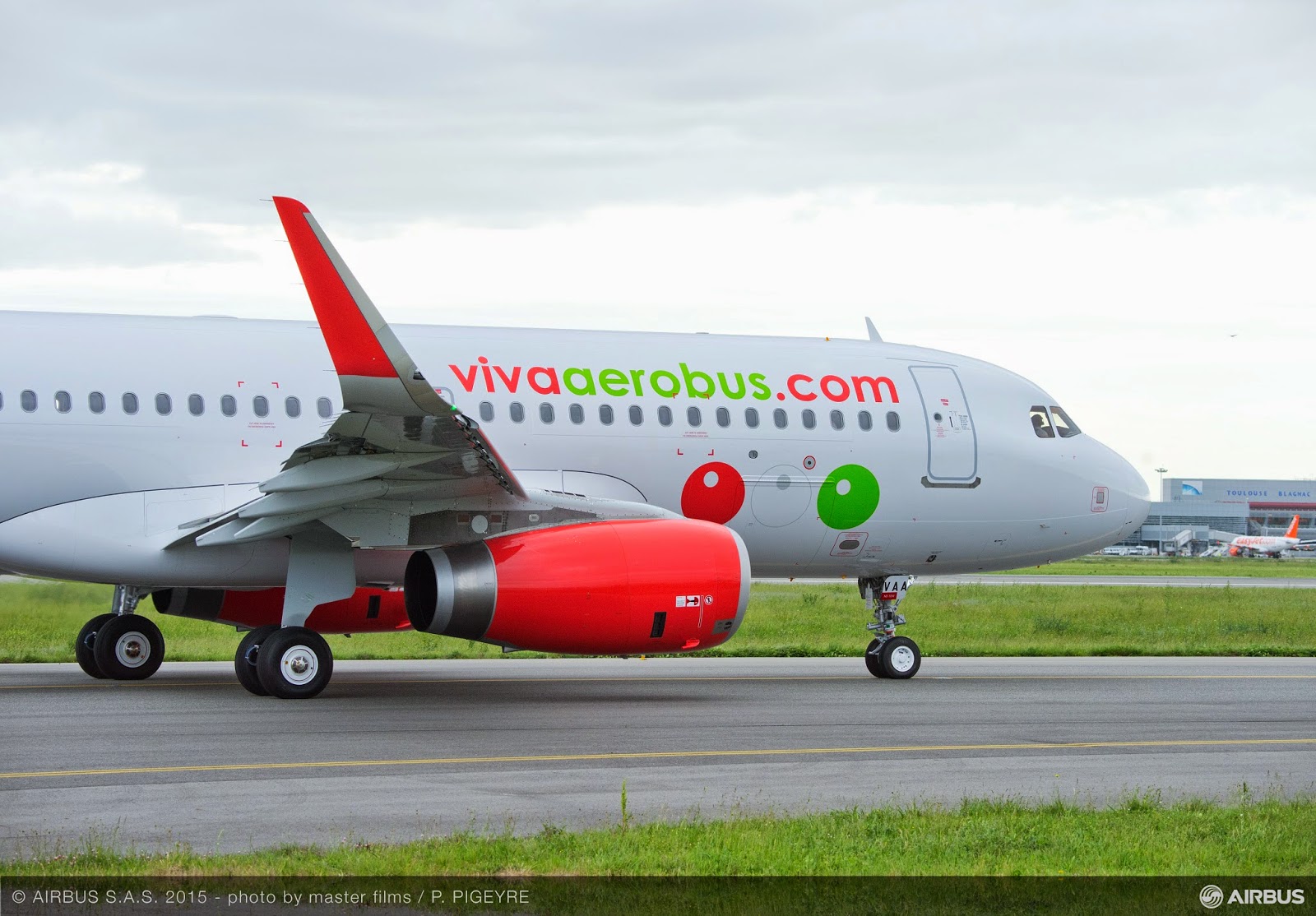 Flyingphotos Magazine News VivaAerobus receives first of 52 A320s on order