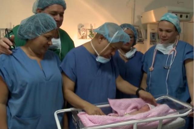 Colombia: una beba nació "embarazada" de su hermano gemelo y causó estupor en el mundo científico
