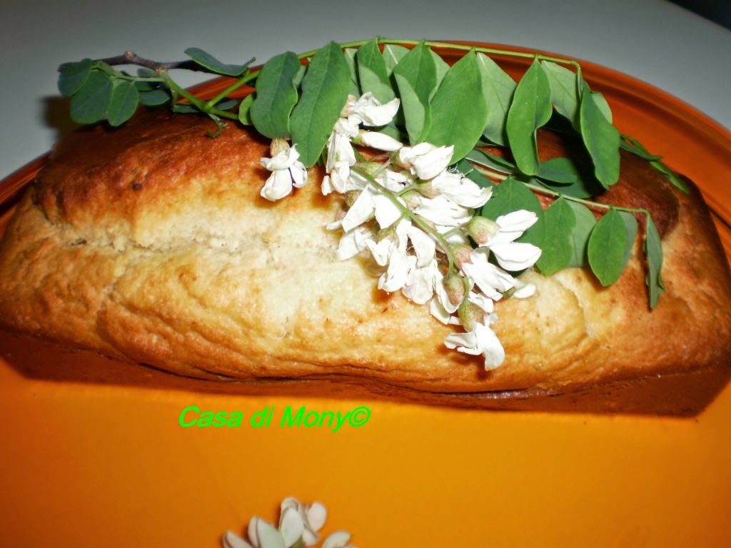 plumcake con i fiori di robinia
