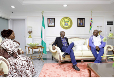 Photos: Ambode hosts Fashola in Lagos