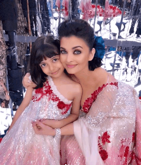 Abhishek Bachchan Porn - Aishwarya Rai Bachchan's Daughter Aaradhya Bachchan age ...