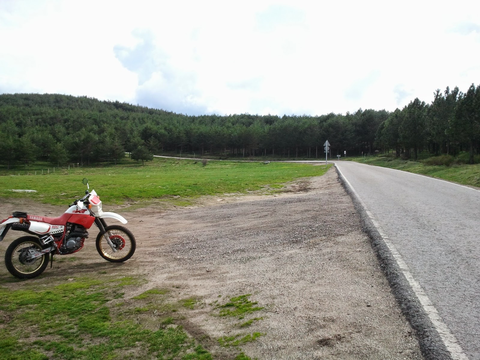 Yamaha XT600. Trail Forever: Easter riding motorbike (bis) Yamaha XT600. Trail Forever: Easter riding motorbike (bis)
