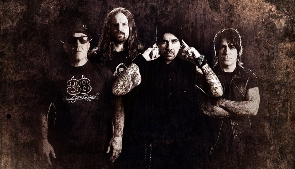 Группа beyond the black. Sepultura discography. Андреас киссер с женой. Басист sepultura. Ответ на русском.