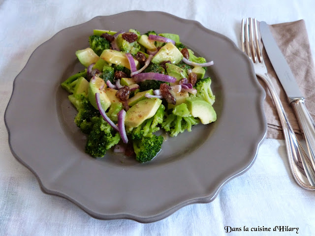 Salade de brocoli, pomme, avocat et sa vinaigrette acidulée