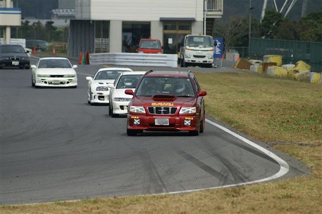 Subaru Forester, japoński samochód terenowy, tor wyścigowy, boxer, napęd na cztery koła, japonia, JDM, zdjęcia