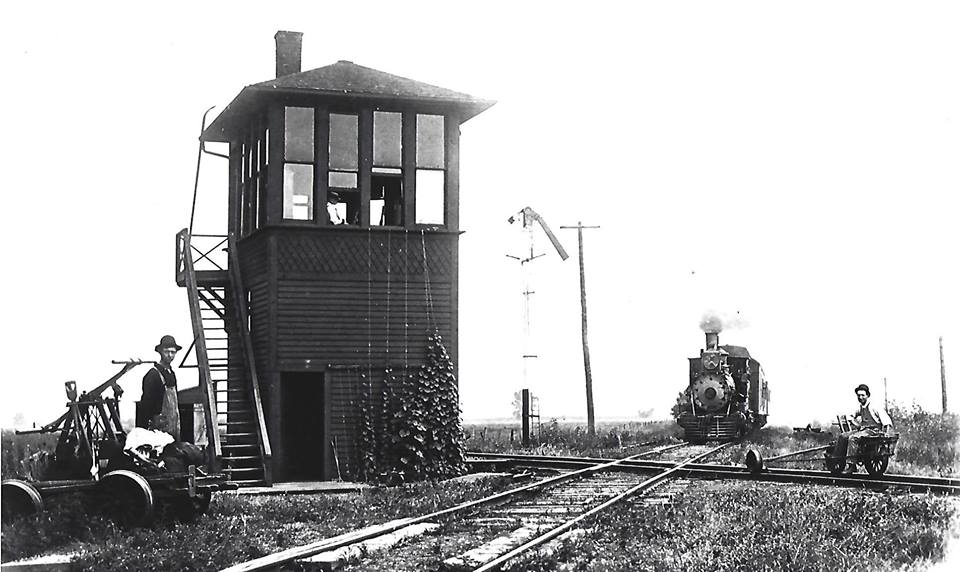 Towns and Nature Buda, IL Buda Tower BNSF/CB&Q mainline vs. UP/C&NW