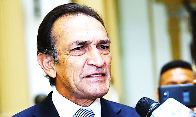 Héctor Becerril Becerril se retira de política peruana
