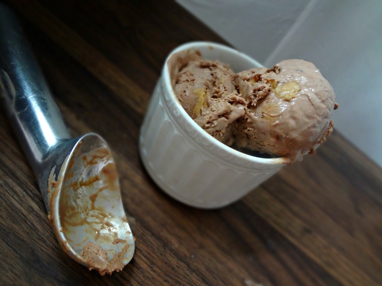 The Cooking Actress Chocolate Peanut Butter Swirl Ice Cream (EASY method!)