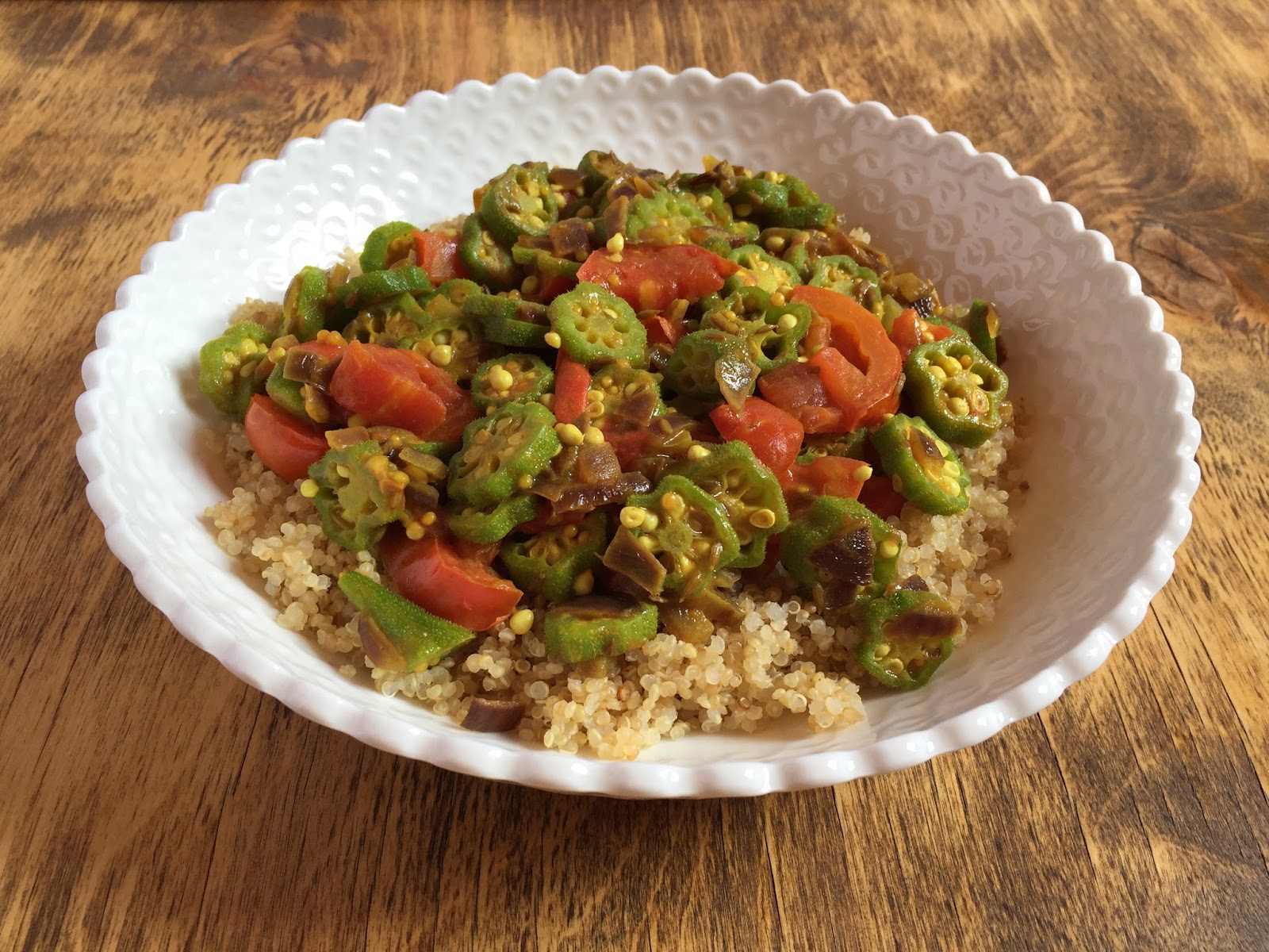 Inglourious Bananas Quinoa with Okra and Tomatoes // Quinoa con okra e pomodori