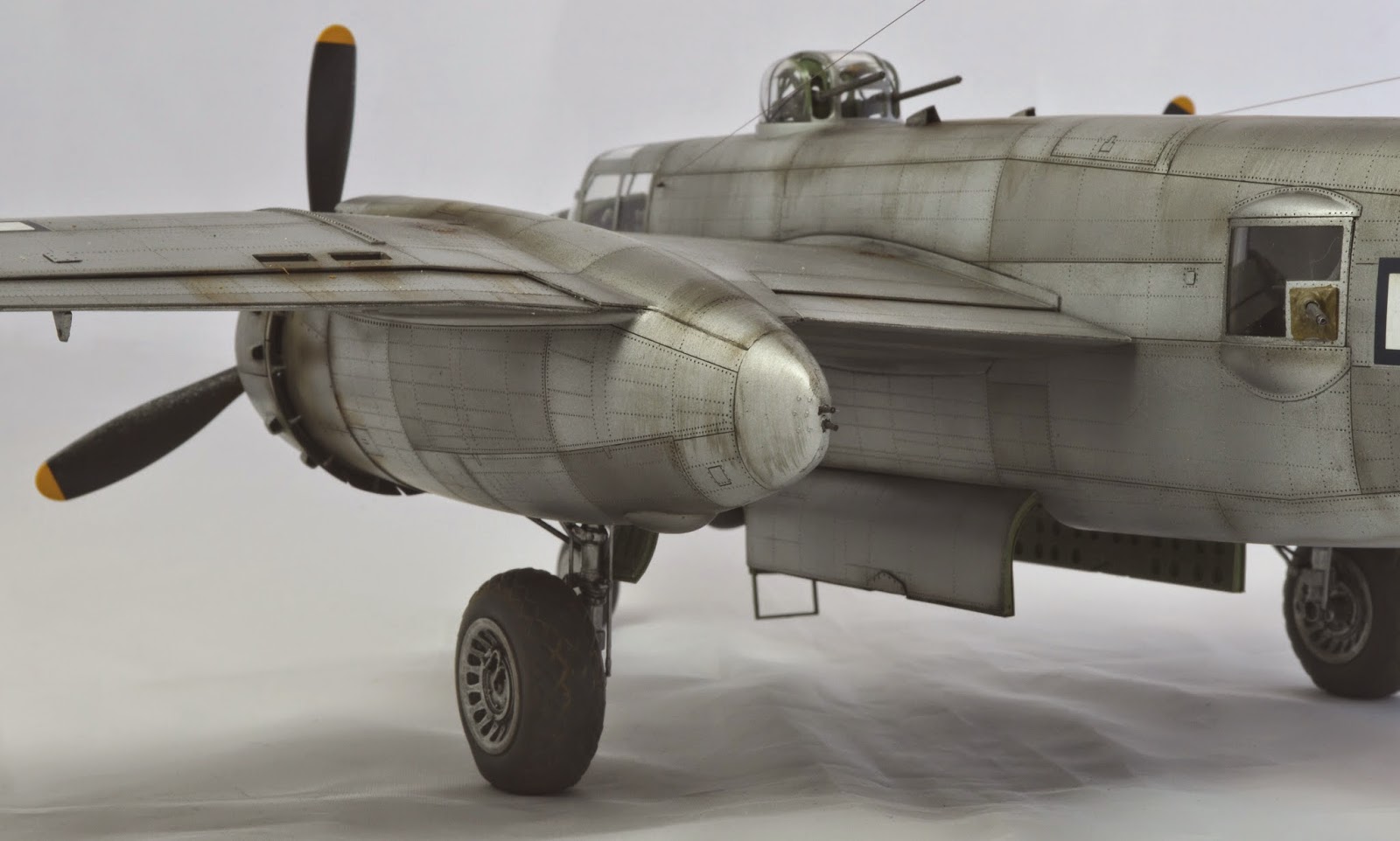 He 111 h-22. V1 model. Ме 410. B-25j mitchell 1/48 revell. B-25 1/32.