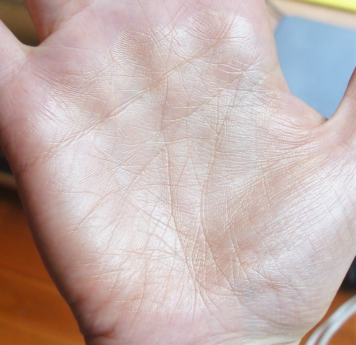 little white truths RCK Red Carpet Kolour Body Glow in Medium review and swatches