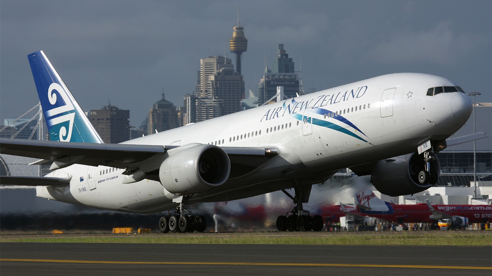 Boeing 777200ER Air New Zealand Takeoff Boeing 777200ER Air New Zealand Takeoff