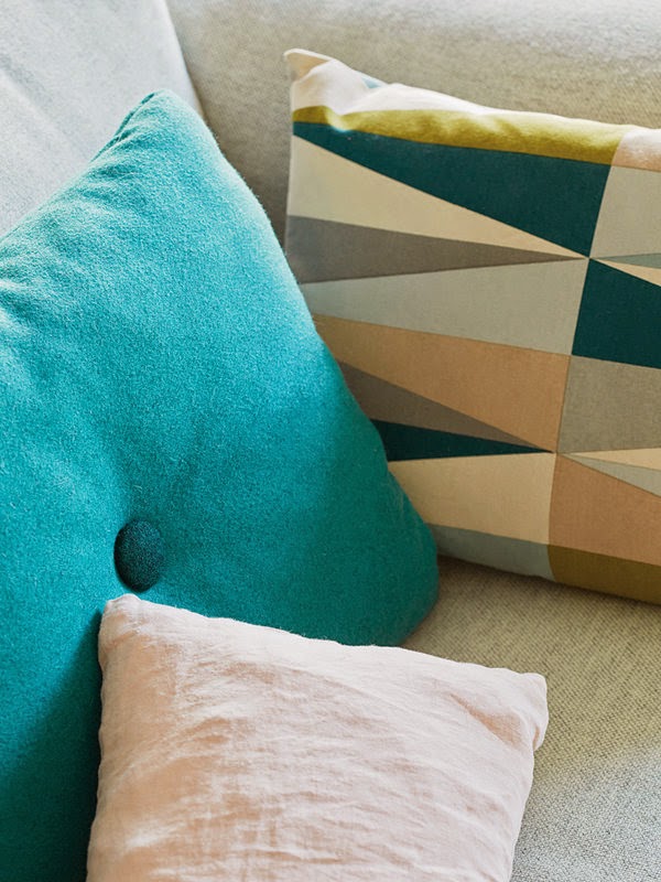 Pequeno Apartamento Decorado em tons de azul, estampas e marcenaria linda. Blog Achados de Decoração Pequeno Apartamento Decorado em tons de azul, estampas e marcenaria linda. Blog Achados de Decoração