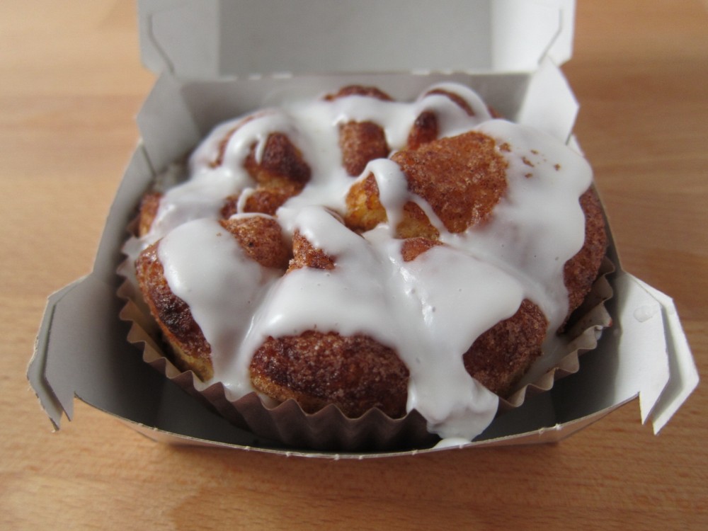 Review Carl's Jr. Cinnamon PullAparts