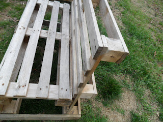 Riciclare costruire sedie e panchine da giardino con i for Costruire una cassapanca in legno