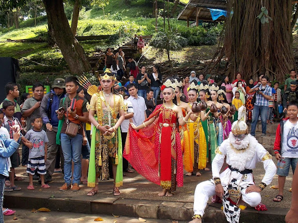 Grebeg Tengger Tirto Aji: Ritual Pengambilan Air Suci di Sendang Widodaren