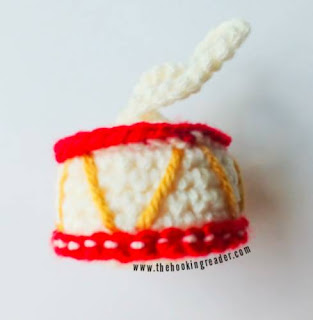 https://www.thehookingreader.com/drum-ornament-crochet-pattern/