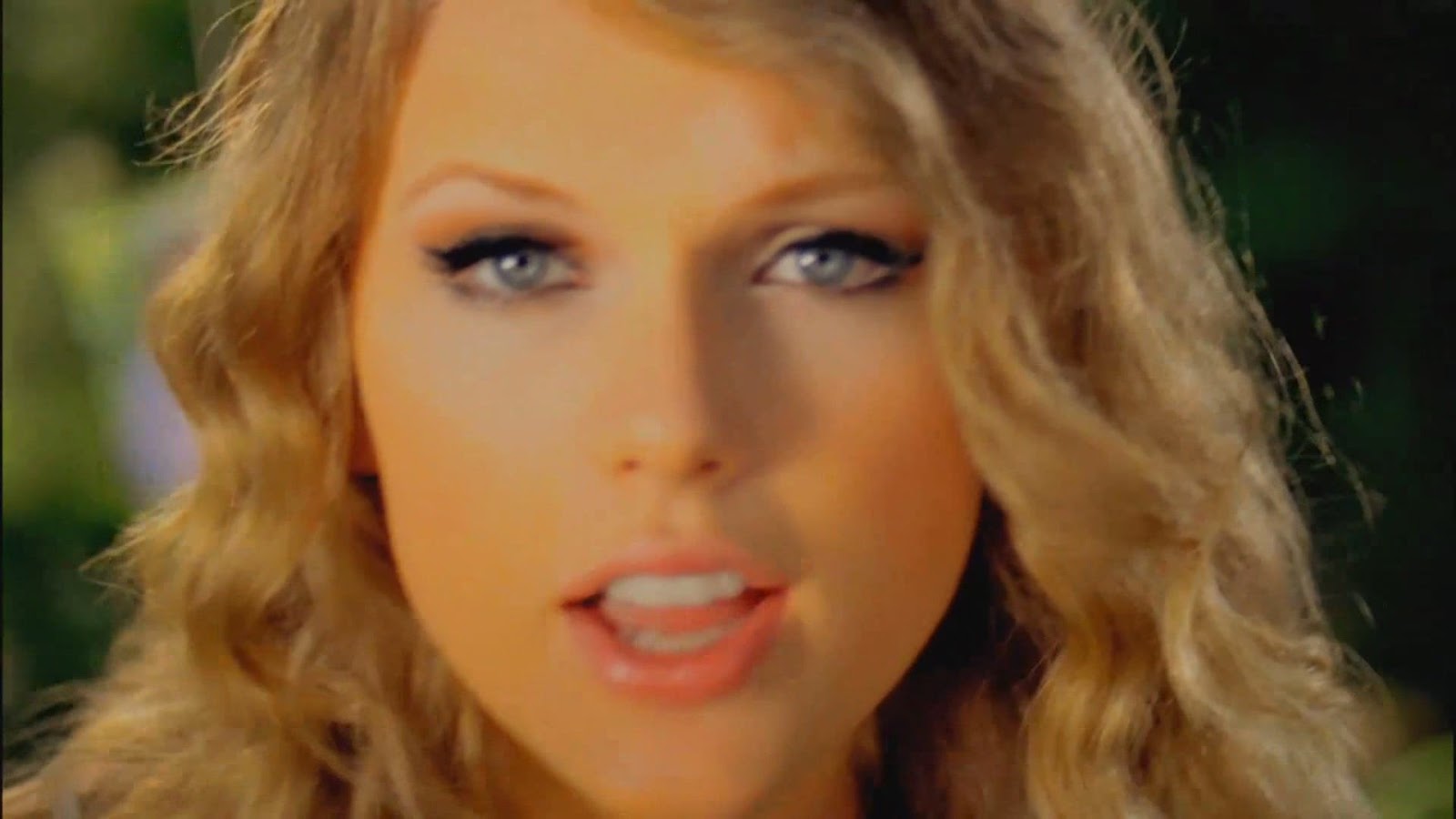 Mine taylor. Тейлор свифт альбомы. Taylor swift mine. Taylor swift album. Актриса похожая на кристал свифт.