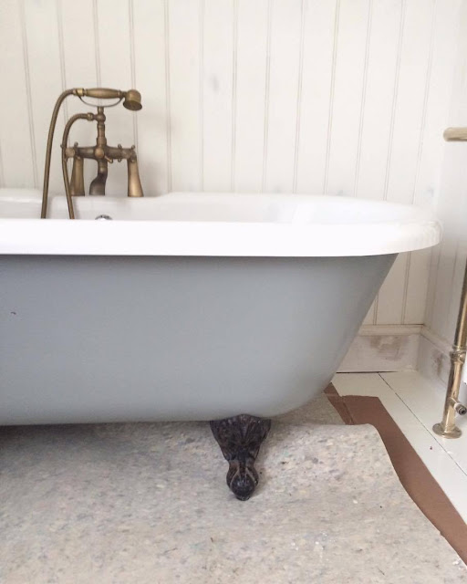 Makeover How to Paint a Rolltop Bath Roses and Rolltops