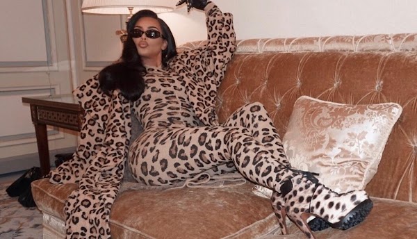 Kim Kardashian sorprende a seguidores de Instagram con insólito traje de leopardo