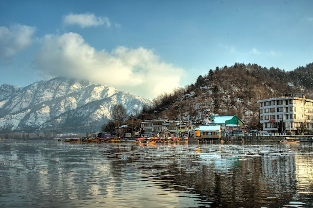 Srinagr is a fine winter honeymoon destination in India if you are looking for snow and super cool weather Dal Lake, Kashmir