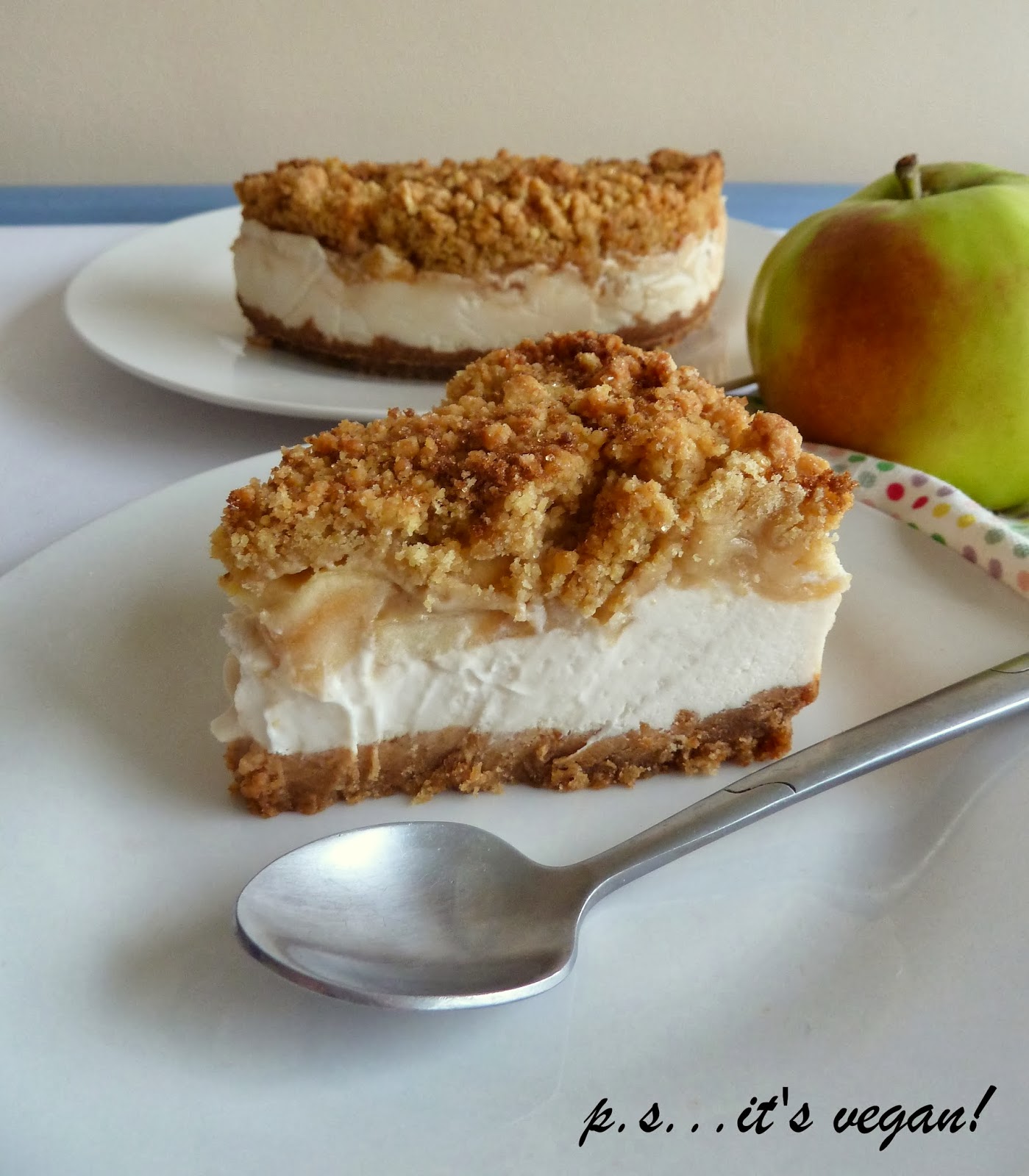 Шоколадны пирог из овсянки. Торт без выпечки банан какао овсянка шоколад в холодильнике. Пп банановый торт без выпечки. Овсяные блины. Чизкейк крамбл.