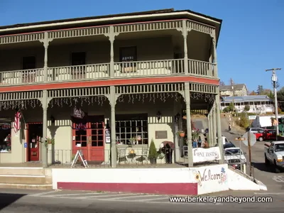 vintage building in Mariposa, California