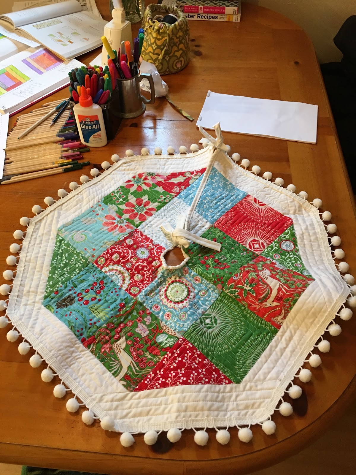 handmade hobbyist Quilting Christmas Tree Skirt Done!