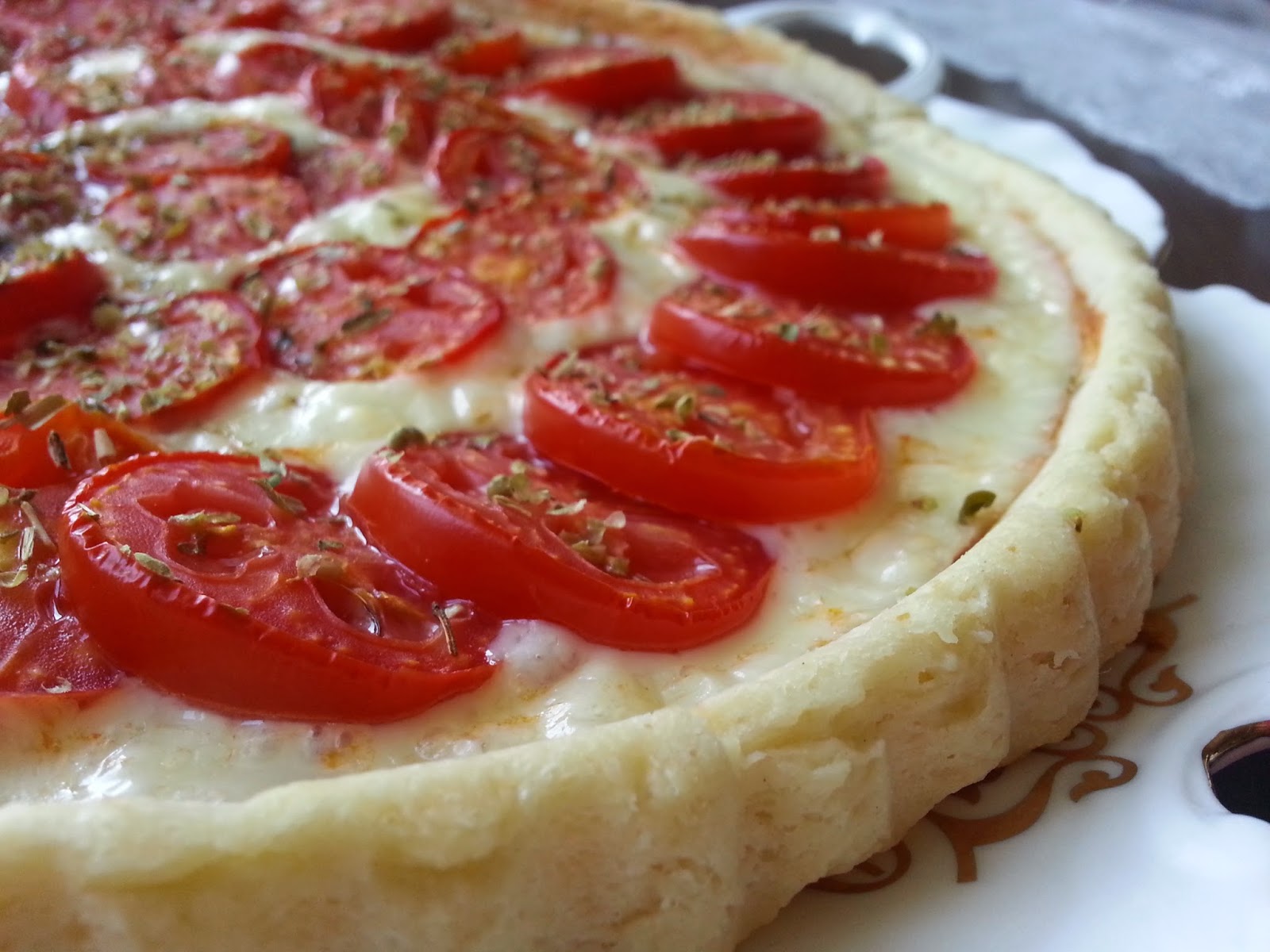 REYHAN KOKULU MUTFAĞIM DOMATES VE KAŞARLI PİZZA