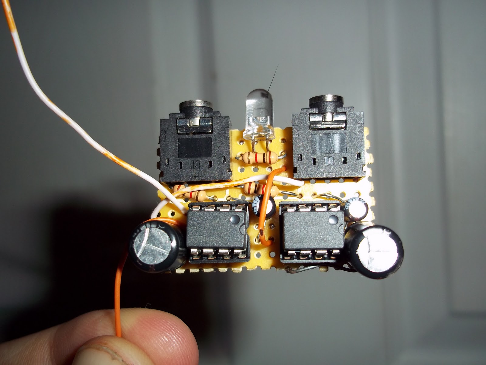 A diyers Electronic and computer blog.: lm386 headphone amp.