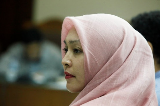 Hmmm Yah Ini 5 Wanita yang Memakai Kerudung Hanya Untuk Memperbaiki Cover Saja Hmmm Yah Ini 5 Wanita yang Memakai Kerudung Hanya Untuk Memperbaiki Cover Saja