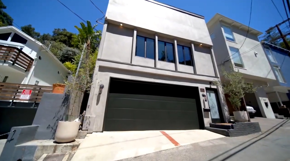 18 Interior Design Photos vs. 9831 Yoakum Drive, Beverly Hills, CA Luxury Home Tour