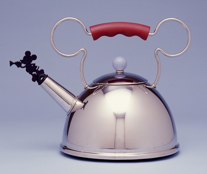 Чайник на 10 минут. Чайник kettle 9093 Майкла Грейвса. Чайник 9093 для Alessi, 1985. Постмодернизм чайник.