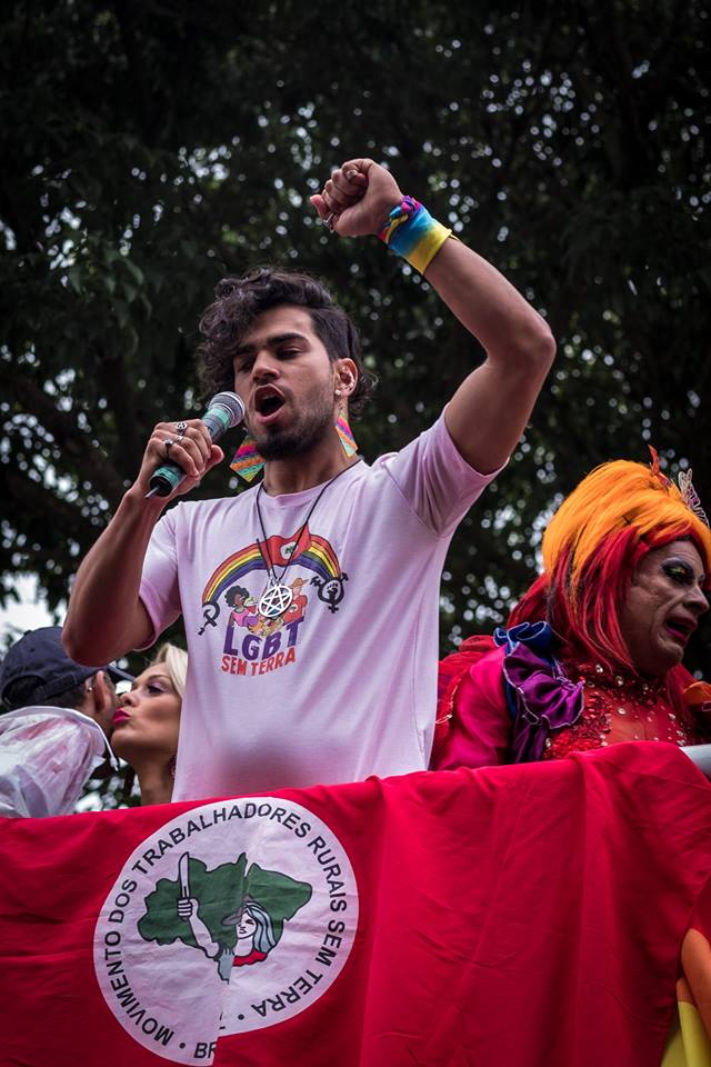 Parada da Diversidade LGBTI reúne milhares de pessoas em Curitiba