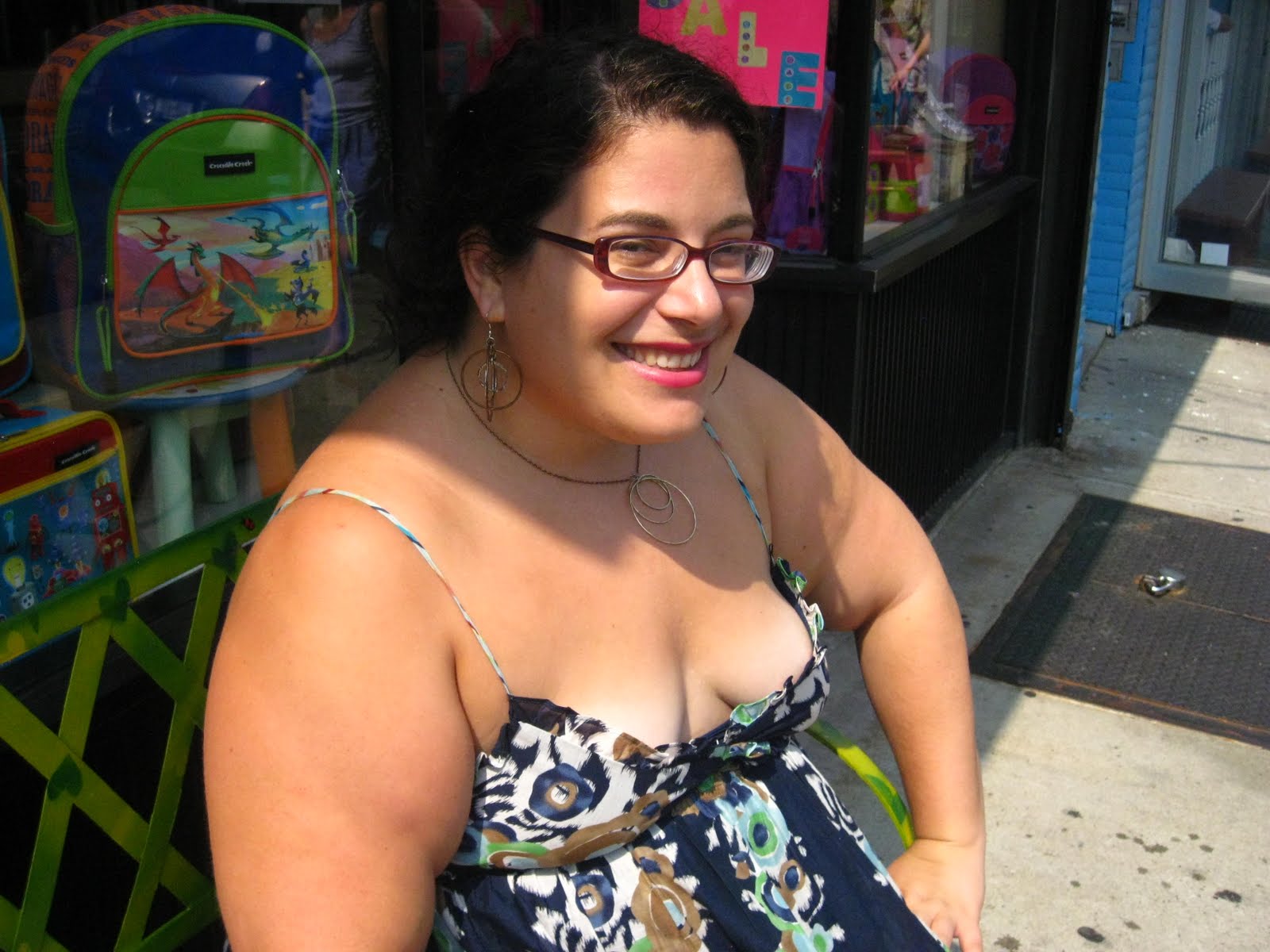 Saggy empty. Braless and buds. Saggy empty. Saggy empty. Деревенская без бюстгальтера.