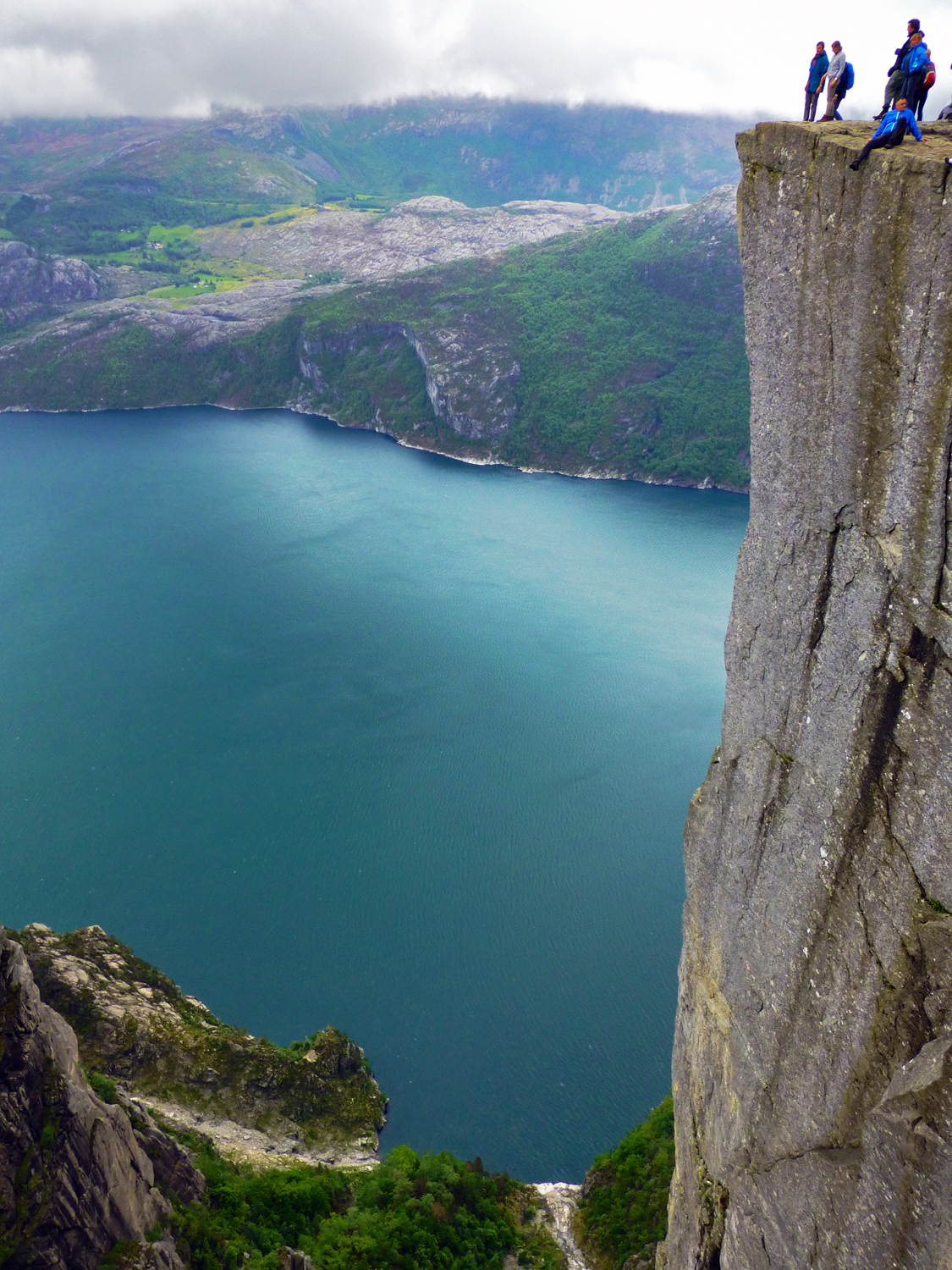 Preikestolen el Púlpito de los Dioses en Noruega | El Guisante Verde  Project - Blog de Viajes