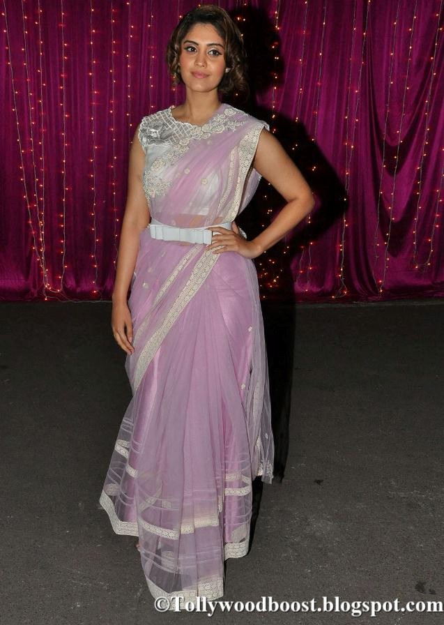 Surabhi At Zee Telugu Apsara Awards 2017 In Violet Saree