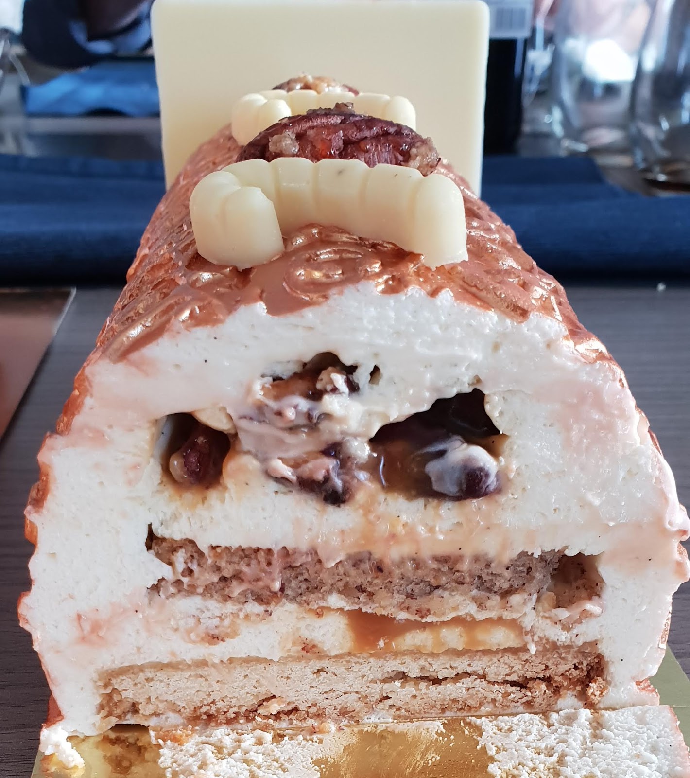 Bûche Vanille Caramel Noix De Pécan - Lilie Bakery