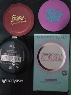 what's in my make up pouch bedak bedak