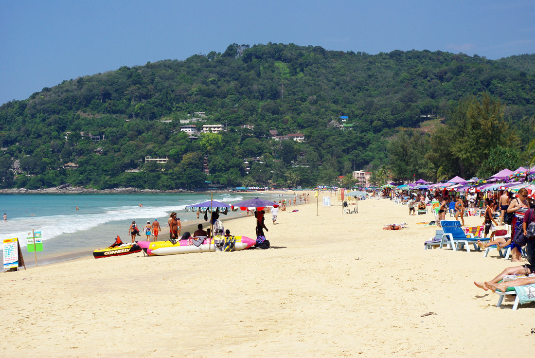 типичный пляж Таиланда для массового туриста