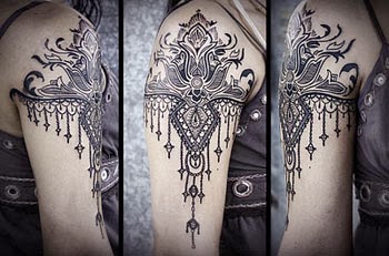 Imagens de tatuagens femininas no braço tipo bracelete