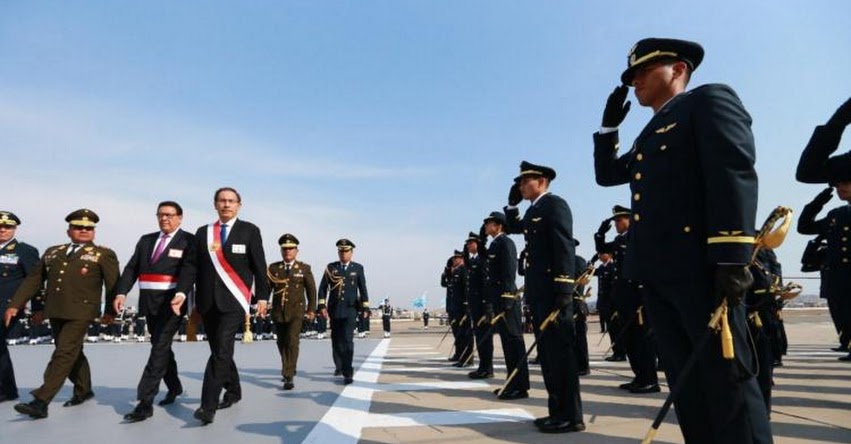 Presidente Martín Vizcarra clausura año académico 2018 de la Escuela de Oficiales FAP Presidente Martín Vizcarra clausura año académico 2018 de la Escuela de Oficiales FAP